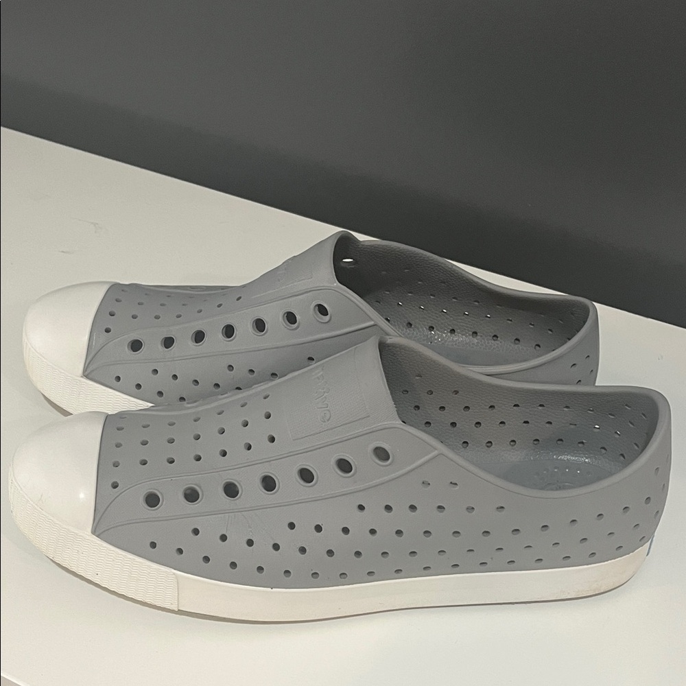 Native Jefferson’s Shoes Men’s 11 Grey & White waterproof